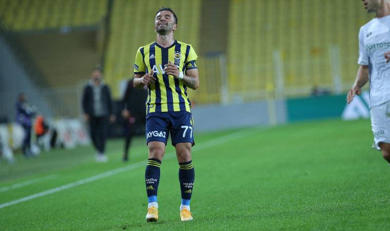 Fenerbahçe'nin 4 maçlık galibiyet serisini Konyaspor bitirdi