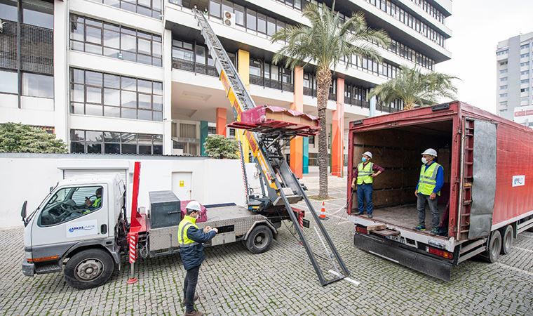 İzmir Büyükşehir Belediyesi binası boşaltılıyor