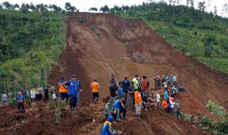 Endonezya'da altın madeninde heyelan: 4 ölü