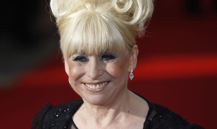 İngiltere'nin sevilen ekran yüzü, oyuncu Barbara Windsor hayatını kaybetti