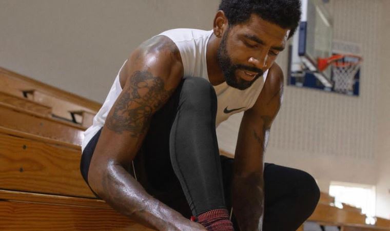 Kyrie Irving’e konuşmama cezası