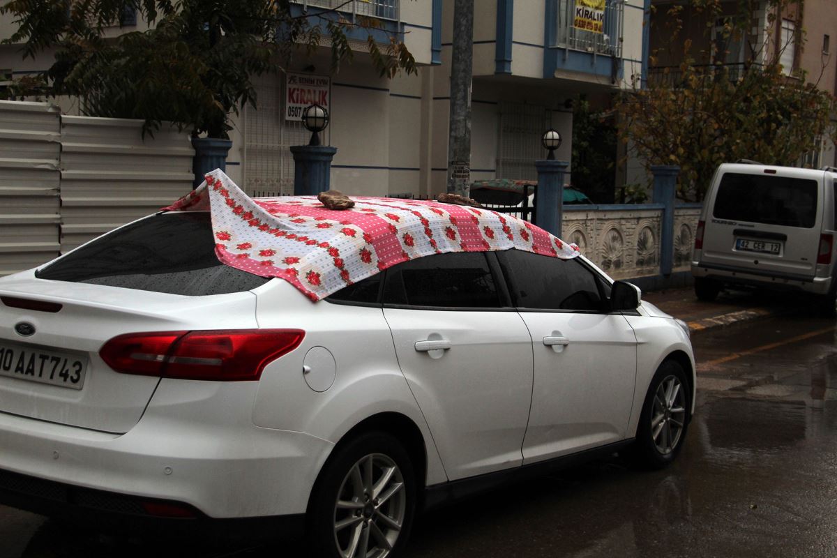 Antalya'da turuncu alarm sonrası araçlara, kilim, naylon ve brandalı önlem