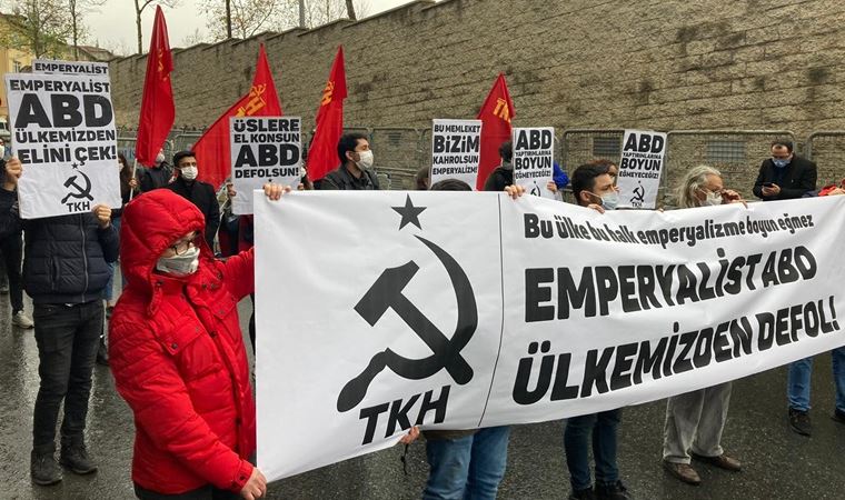 Komünistlerden yaptırımlara karşı ABD Başkonsolosluğu önünde protesto