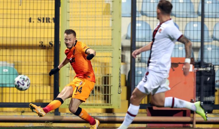 Karagümrük, 10 kişi kaldığı uzatma bölümünde attığı golle Galatasaray'ı  2-1 yendi