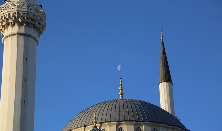 Belediyenin Kuran kursu için verdiği dükkan çaycıya kiralandı