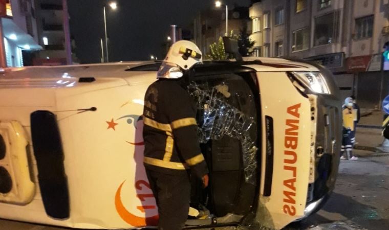 Hasta almaya giden ambulans kaza yaptı: 4 yaralı