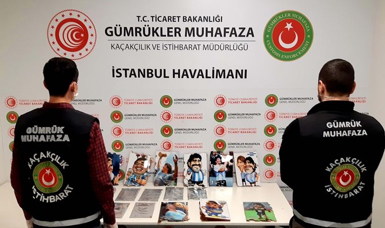 İstanbul Havalimanı'nda, Maradona'nın tablolarının arkasına gizlenmiş kokain ele geçirildi