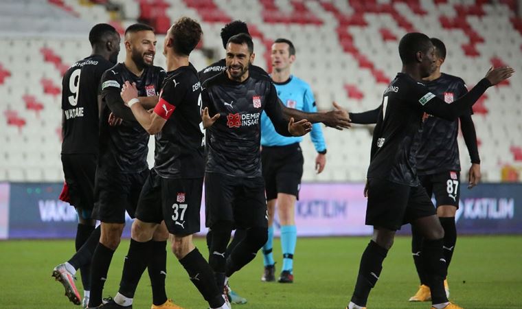 Sivasspor kendine geliyor, 3 golle kazandılar