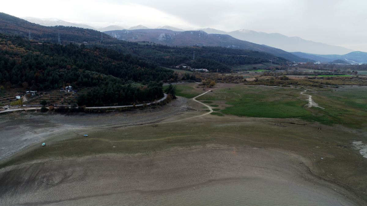 Gölbaşı Barajı'nın yüzde 90'ı kurudu, çiftçiler endişeli