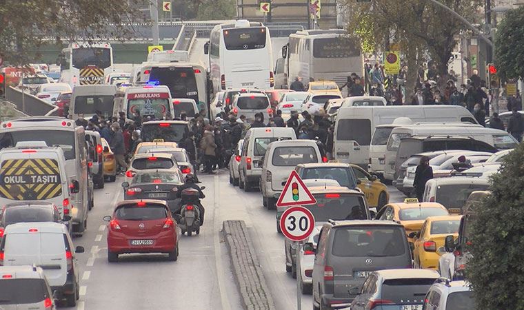 İstanbul'da kısıtlama öncesi toplu ulaşım yoğunluğu