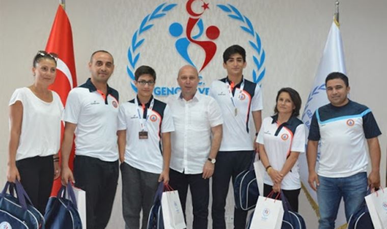 Engelli ve özel sporcular Manş Denizi'ni geçerek rekor kırma peşinde