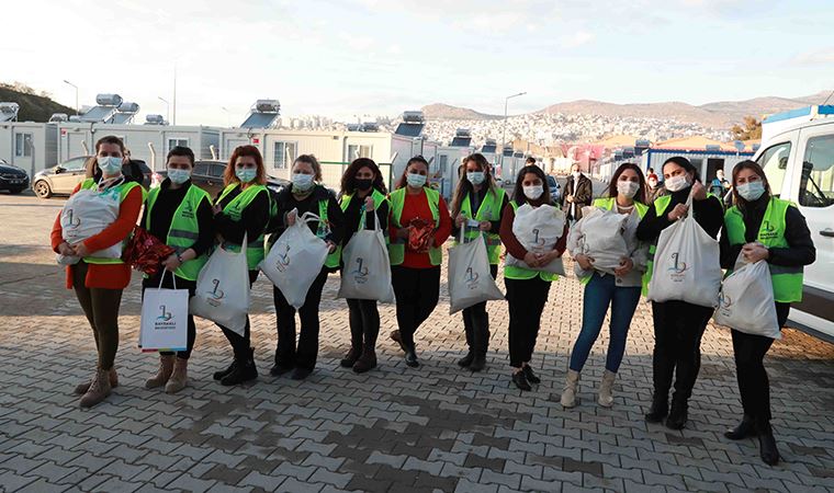 Konteyner kentte depremzede çocuklara yeni yıl sürprizi