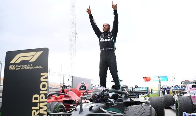 Formula 1 şampiyonu Lewis Hamilton'a şövalye unvanı verildi