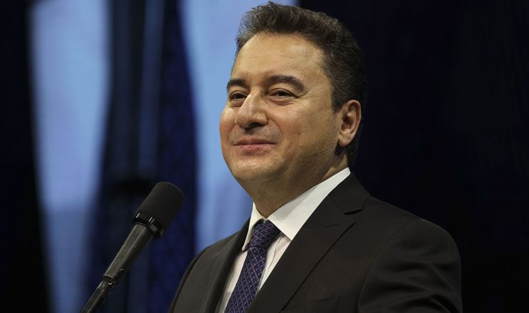 Ali Babacan'dan 5 farklı dilde yeni yıl mesajı