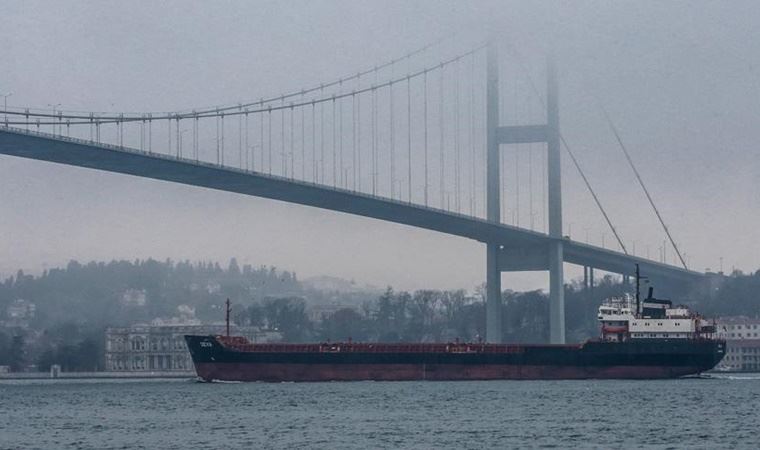 İstanbul Boğazı'nda gemi geçişleri çift yönlü askıya alındı