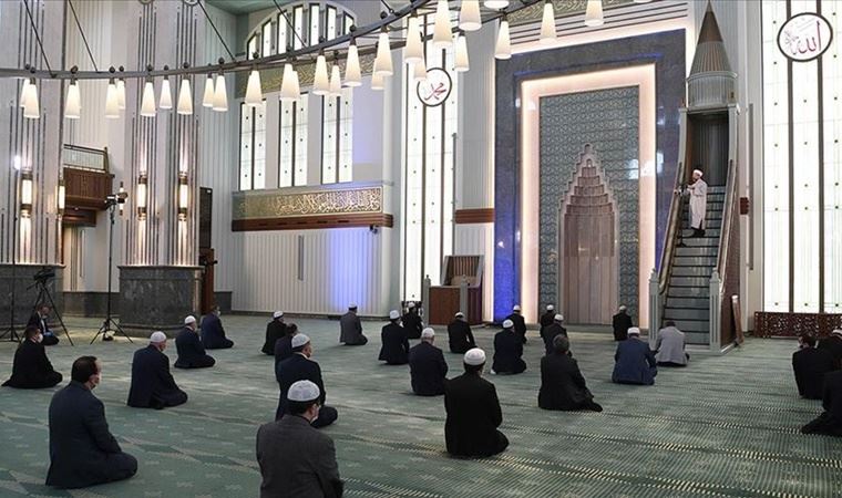 Diyanet'ten 'Cuma namazı' açıklaması