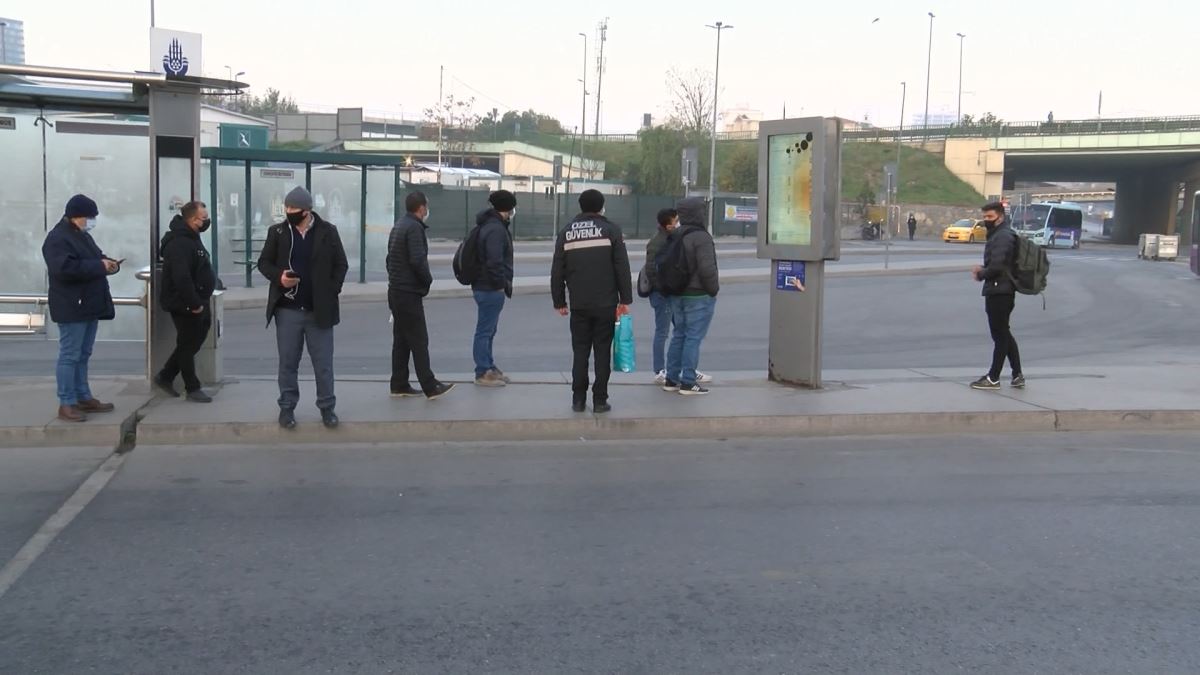 Kısıtlamanın ilk gününde İstanbul boş kaldı