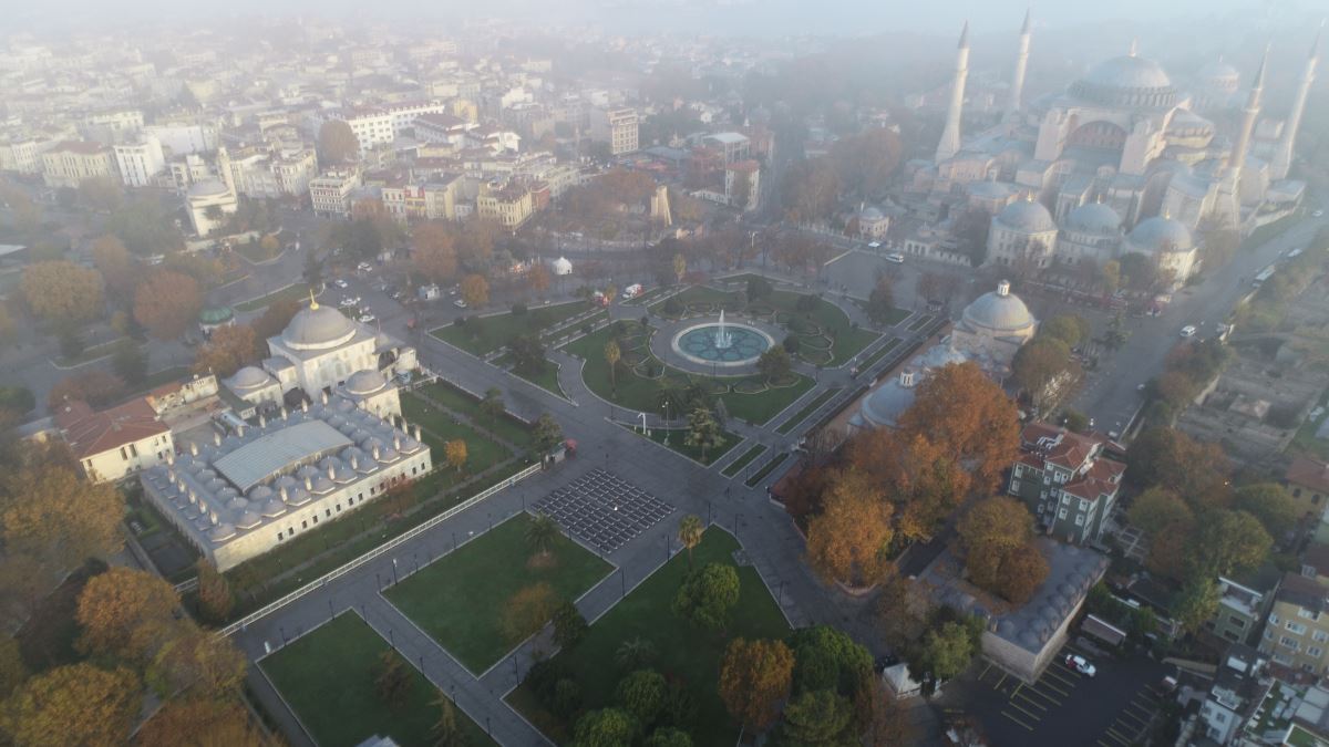 Kısıtlamanın ilk gününde İstanbul boş kaldı