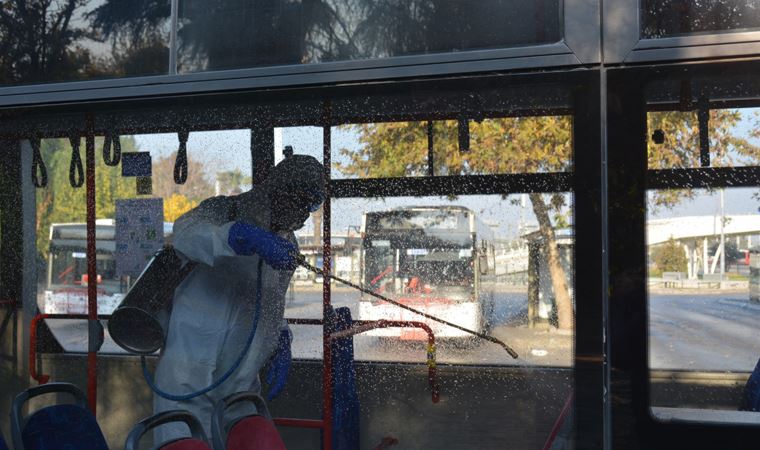 İzmir'de kamuya açık 246 bin nokta dezenfekte edildi