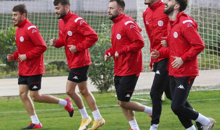 Antalyaspor'da 7 futbolcudan iyi haber