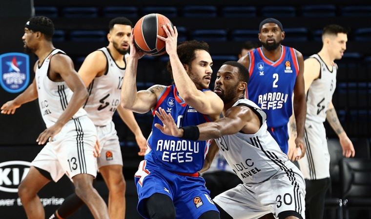 Anadolu Efes müthiş bitirdi!