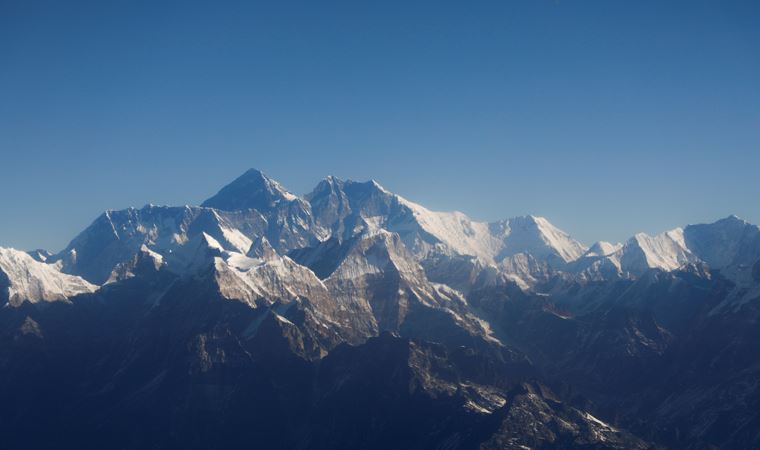 Bilim adamları açıkladı: Everest’in yüksekliği değişti