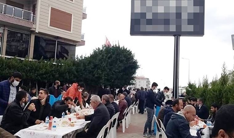 Koronavirüsten yaşamını yitiren babası için tedbirsiz mevlit okuttu