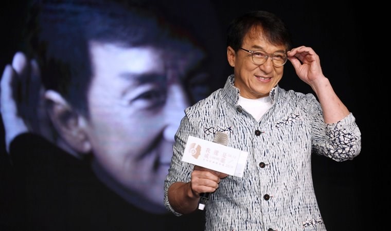 Jackie Chan, koronavirüse panzehir bulana 1 milyon yuan verecek