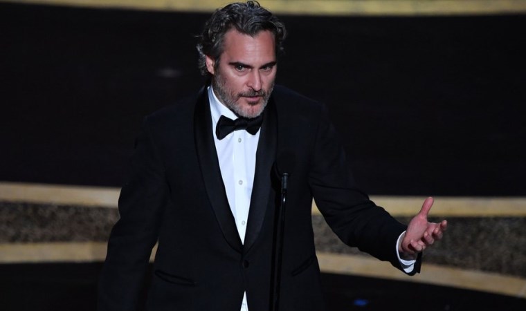 Joaquin Phoenix: Kendimizde bir ineği yapay olarak dölleyip yavrusunu çalma hakkını görüyoruz