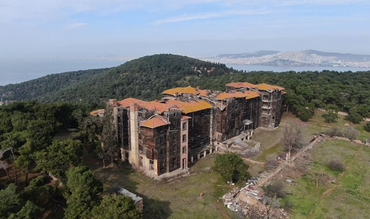 Büyükada Rum Yetimhanesi çökmek üzere