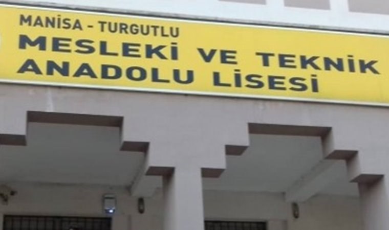 Boş derste müdür yardımcısının din eğitimi vermesine karşı çıkan öğretmen “Cumhurbaşkanı ve dine hakaret”ten açığa alındı