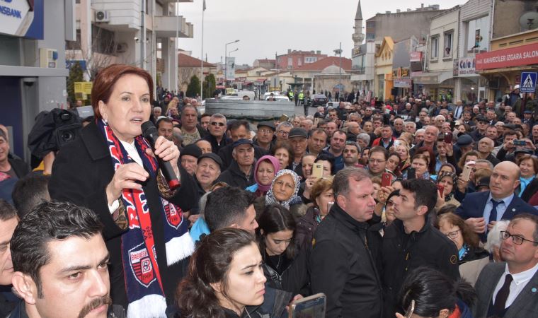 Akşener'den siyasilere 'Trabzonspor'dan elinizi çekin' fırçası