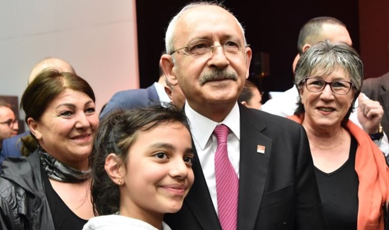 Ünlü sanatçının konserinde Kılıçdaroğlu sürprizi