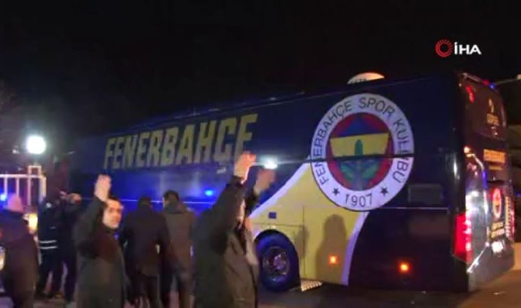 Fenerbahçe kafilesine yumurtalı saldırı