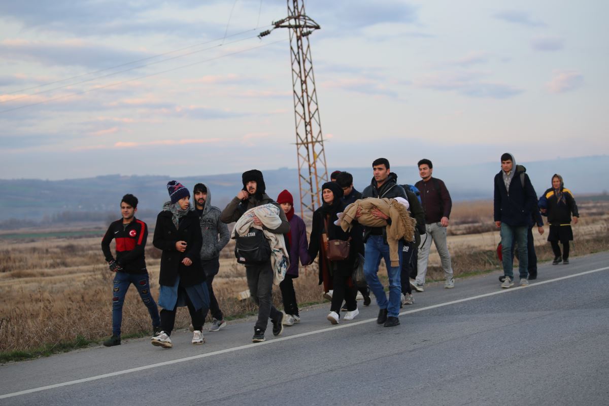 Türkiye, 'durdurmayacağız' dedi, mülteciler akın etti