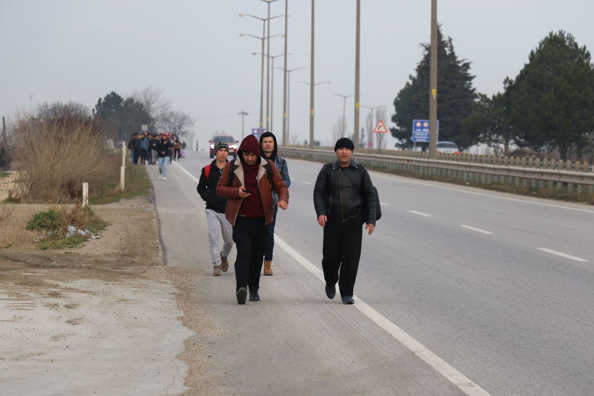 Türkiye, 'durdurmayacağız' dedi, mülteciler akın etti