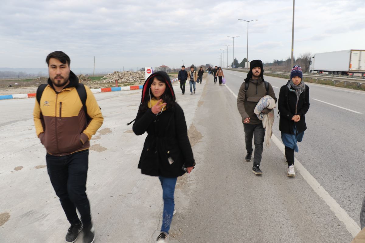 Türkiye, 'durdurmayacağız' dedi, mülteciler akın etti