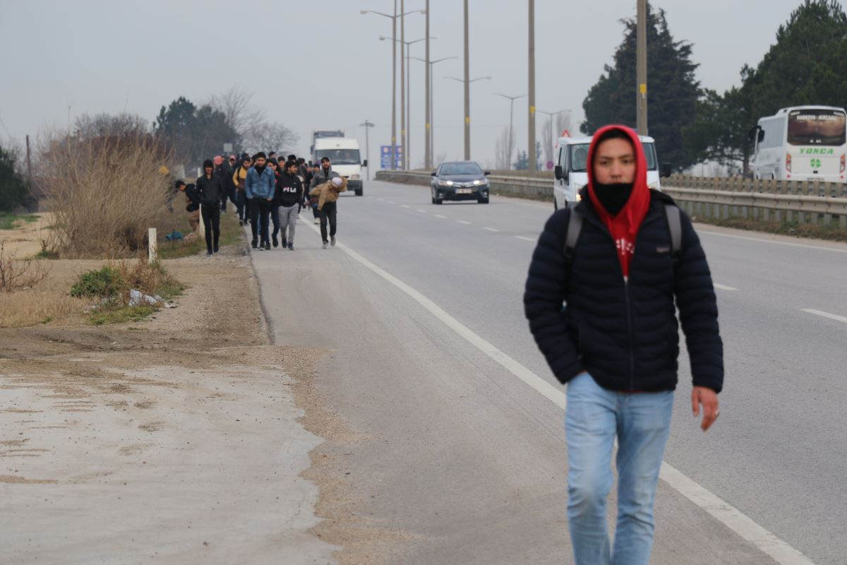 Türkiye, 'durdurmayacağız' dedi, mülteciler akın etti