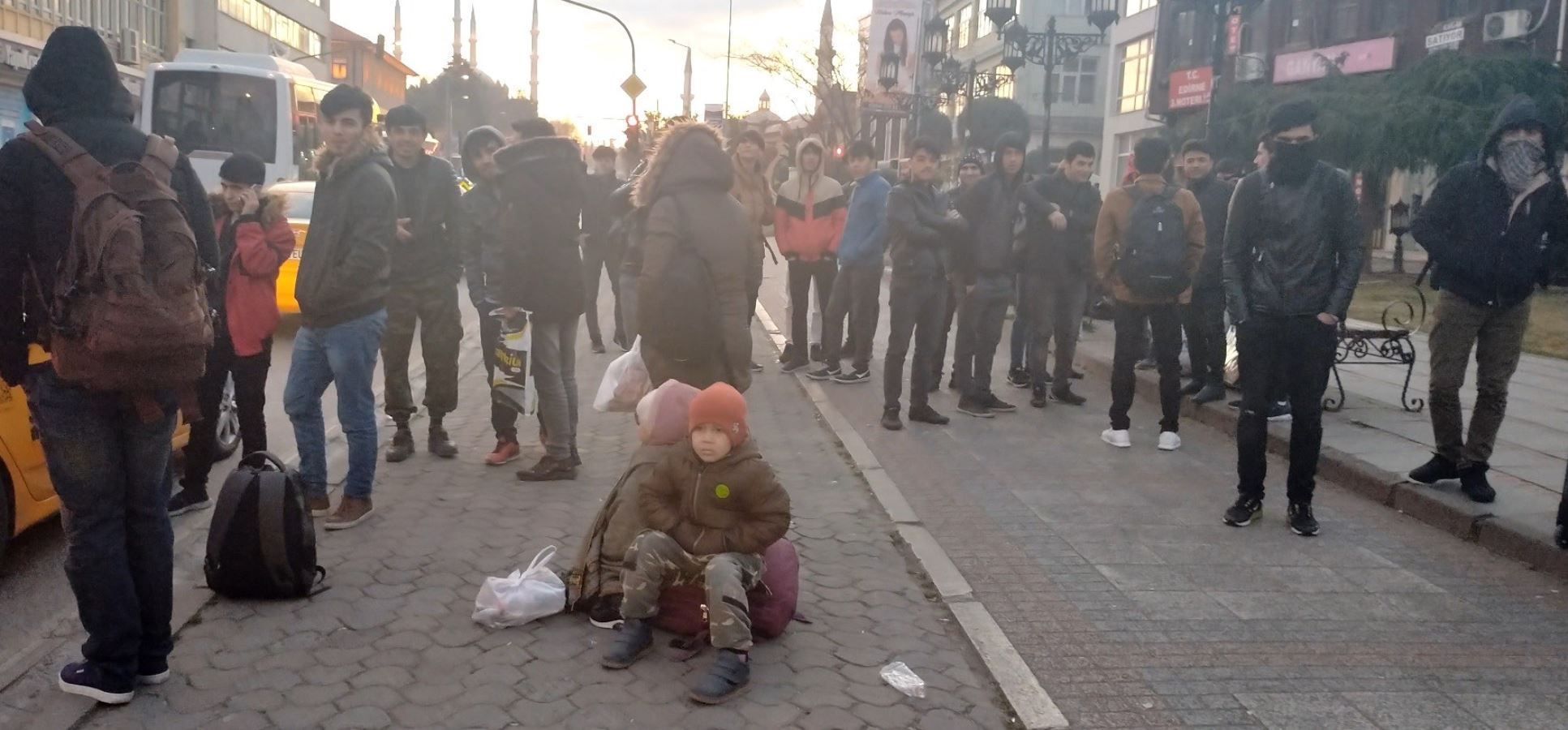 Türkiye, 'durdurmayacağız' dedi, mülteciler akın etti