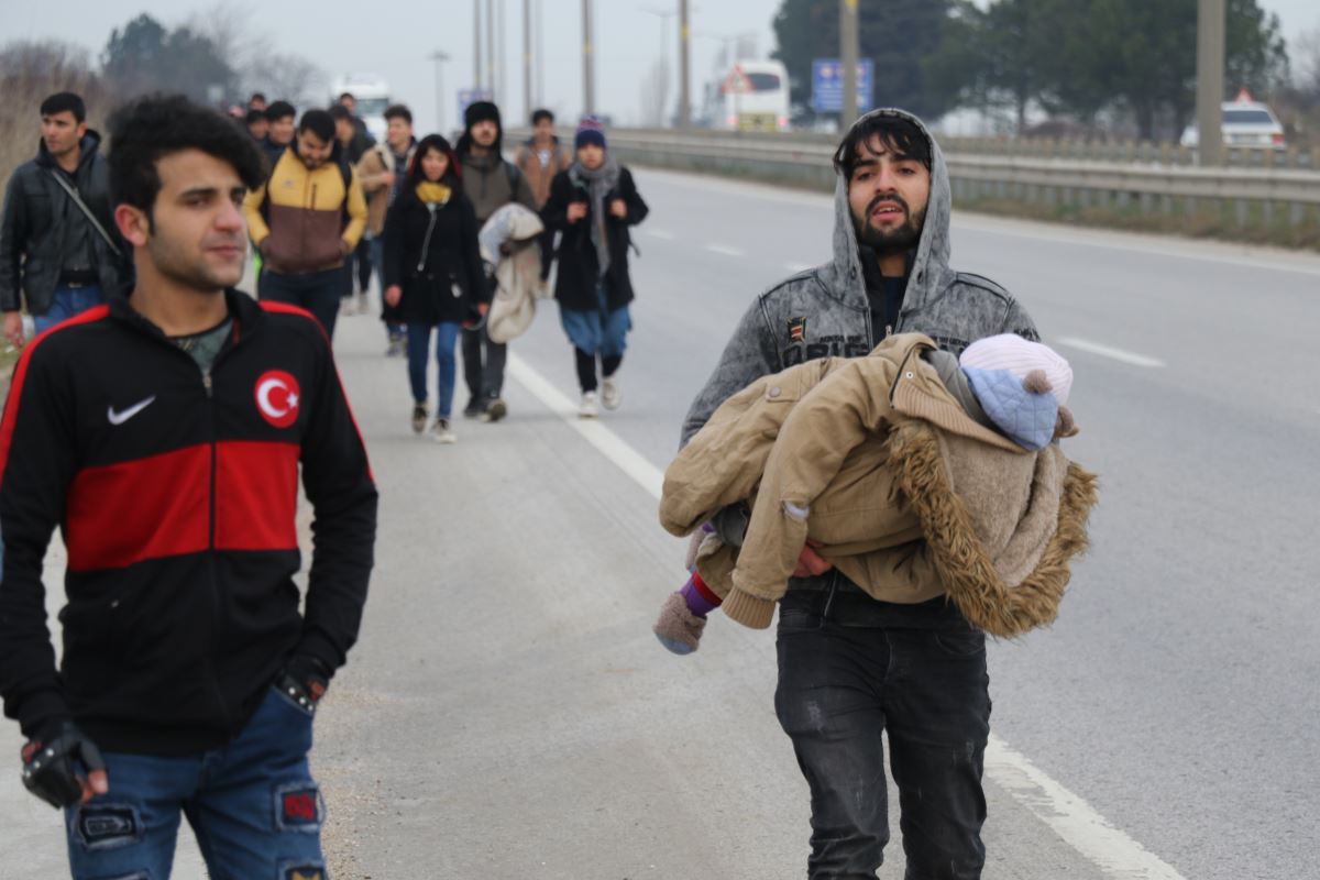 Türkiye, 'durdurmayacağız' dedi, mülteciler akın etti