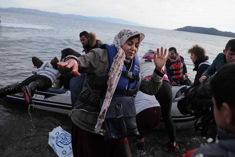 Kapılar açıldı! Göçmenler Yunanistan'a ulaştı... İşte ilk kareler