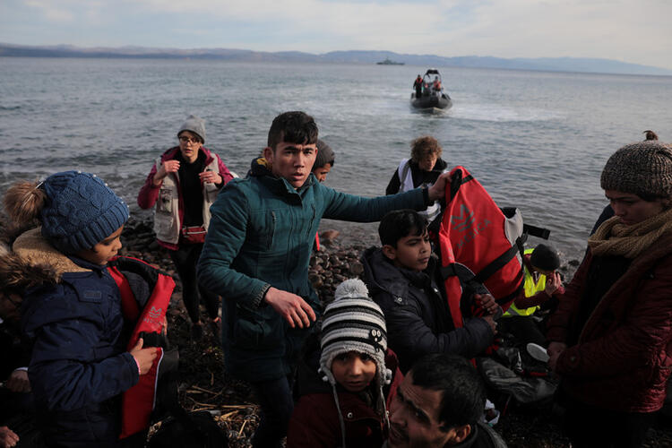 Kapılar açıldı! Göçmenler Yunanistan'a ulaştı... İşte ilk kareler