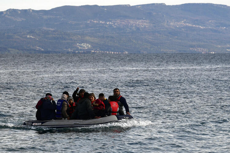 Kapılar açıldı! Göçmenler Yunanistan'a ulaştı... İşte ilk kareler