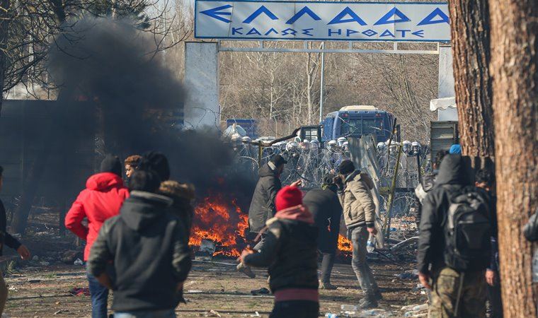 Yunanistan: 4 bin kişinin geçişine izin verilmedi