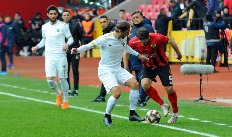 Akhisar, Eskişehirspor'u 2-1'le geçti