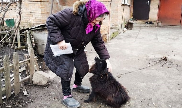 Ukrayna'da geçinemeyen emekli kadına 'köpeğini satması'nı tavsiye eden milletvekili özür diledi