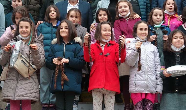 Aydın'da ilkokul öğrencileri kanser hastaları için saçlarını bağışladı