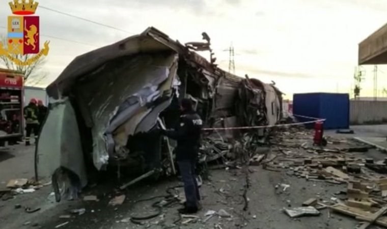 İtalya'da hızlı tren raydan çıktı: 2 ölü, 31 yaralı