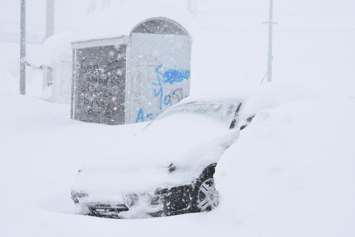 Bitlis’te kar kalınlığı 2 metreyi aştı