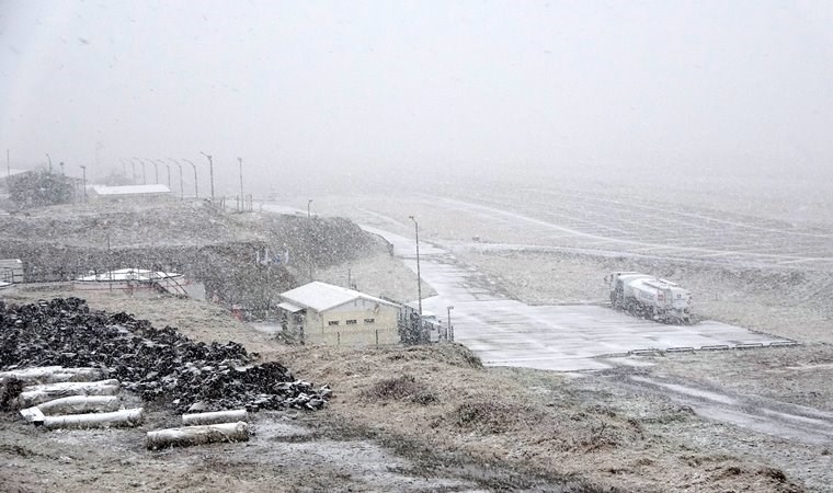 Trabzon'da hava ulaşımına kar engeli